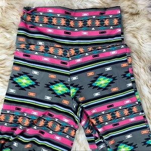 Lady’s World Wide Leg Boho Aztec Print Leggings Size Large